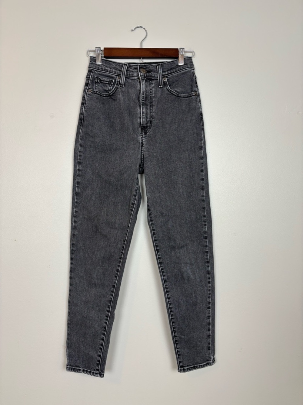 Levis Jeans Womens 26 High Waisted Taper In Faded Black